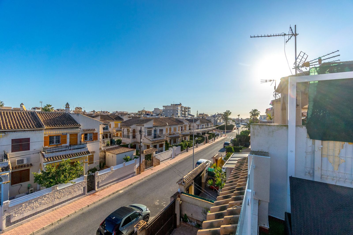 For sale - 3 Bedroom 2 Bathroom House - Townhouse in Torrevieja - Torrevieja Centro  - Alicante