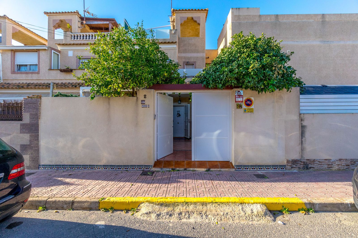 For sale - 3 Bedroom 2 Bathroom House - Townhouse in Torrevieja - Torrevieja Centro  - Alicante