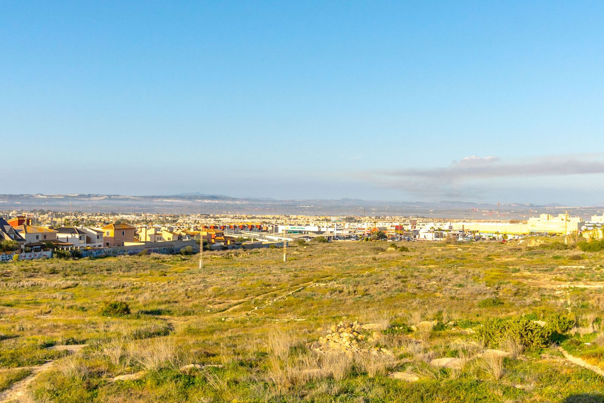 For sale - 3 Bedroom 2 Bathroom House - Townhouse in Torrevieja - Torrevieja Centro  - Alicante