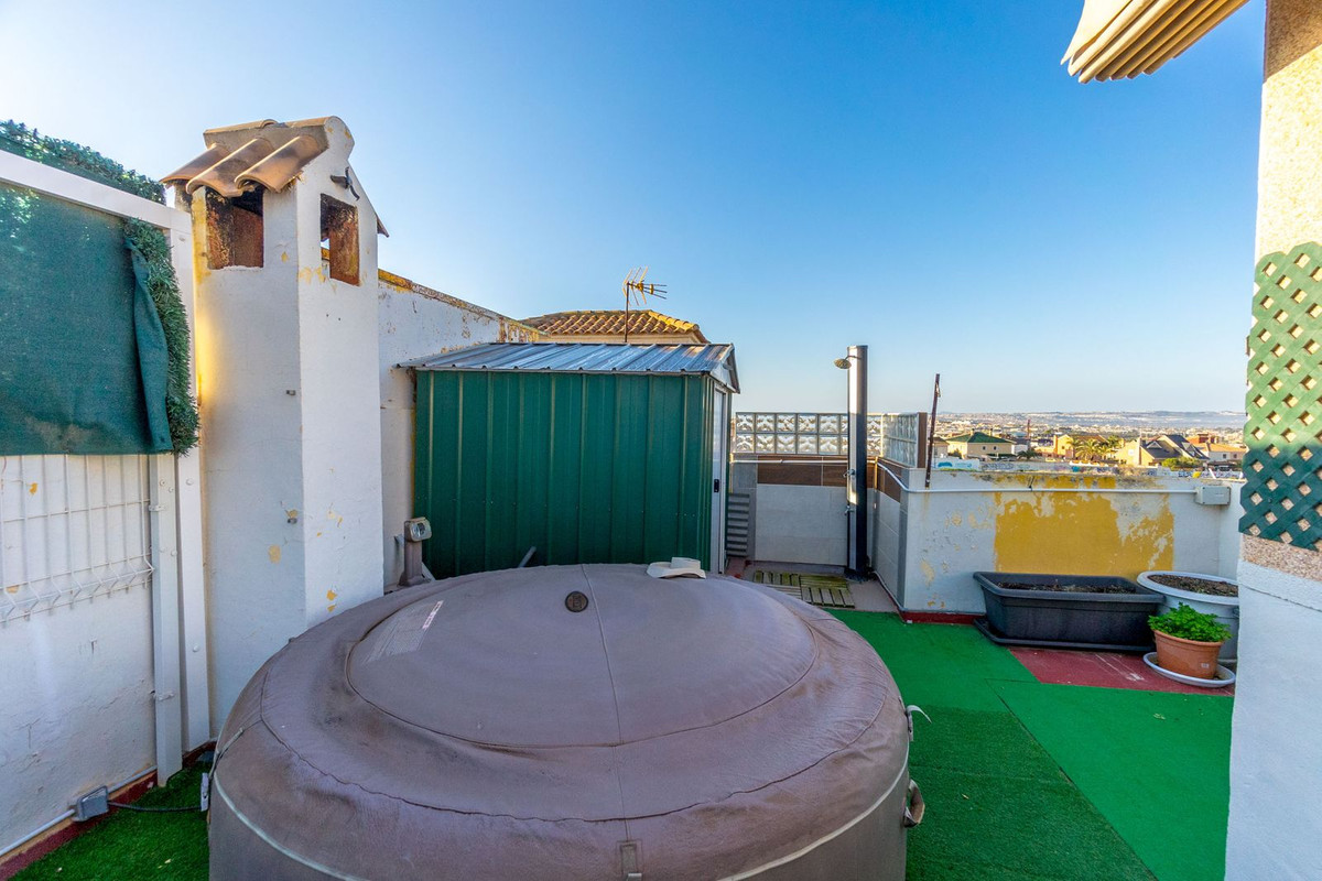 For sale - 3 Bedroom 2 Bathroom House - Townhouse in Torrevieja - Torrevieja Centro  - Alicante