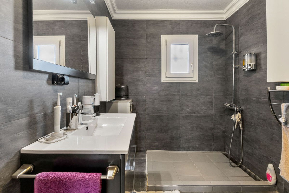 For sale - 3 Bedroom 2 Bathroom House - Townhouse in Torrevieja - Torrevieja Centro  - Alicante