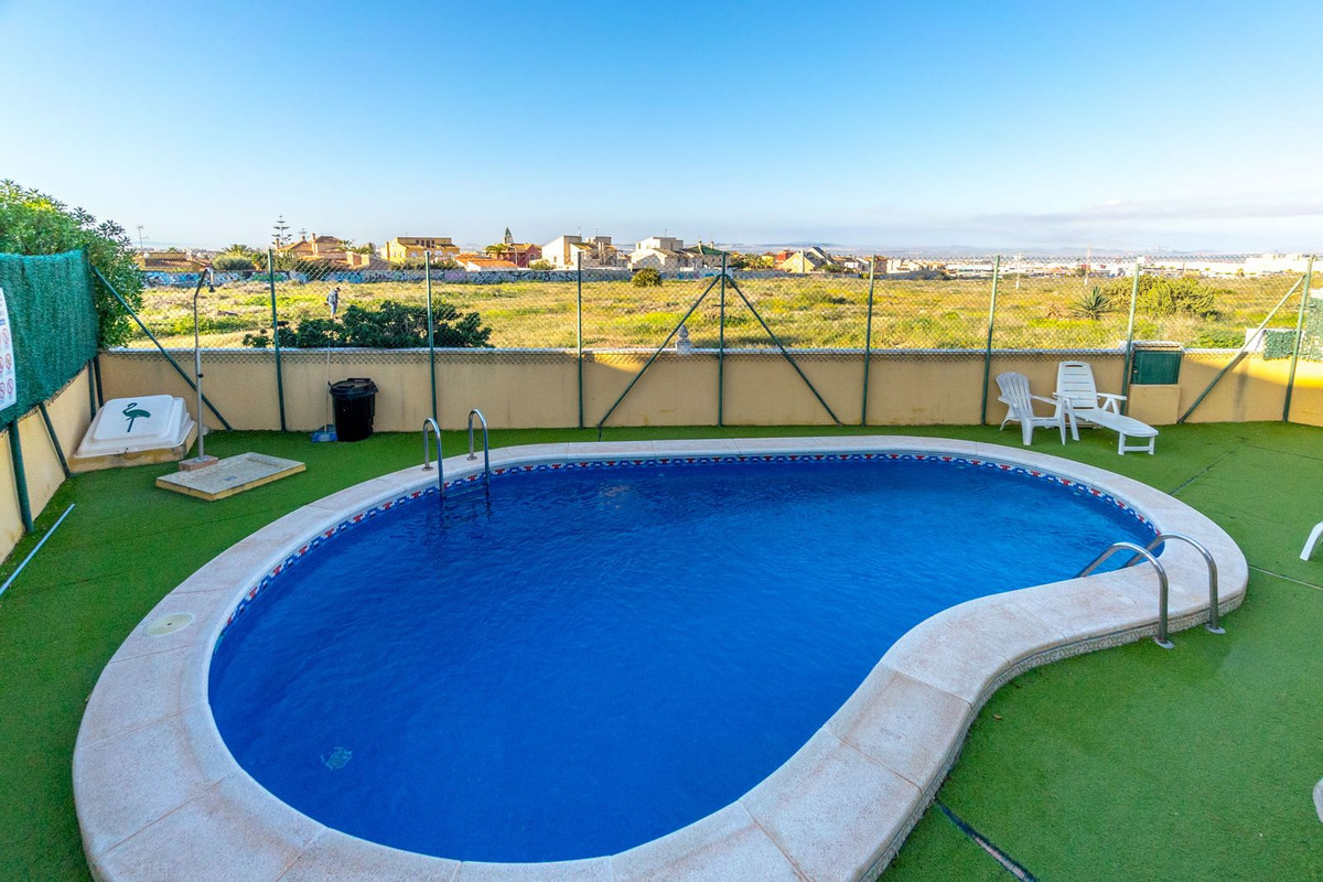 For sale - 3 Bedroom 2 Bathroom House - Townhouse in Torrevieja - Torrevieja Centro  - Alicante