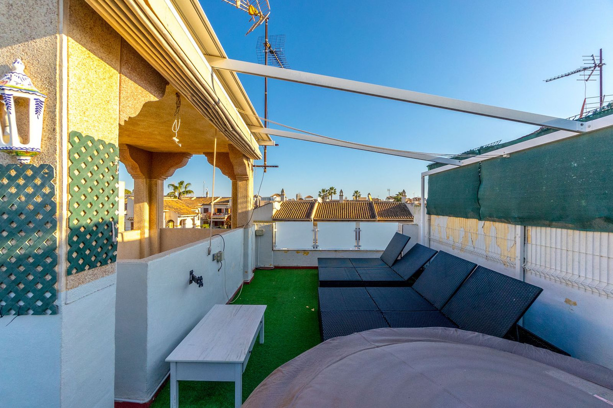 For sale - 3 Bedroom 2 Bathroom House - Townhouse in Torrevieja - Torrevieja Centro  - Alicante