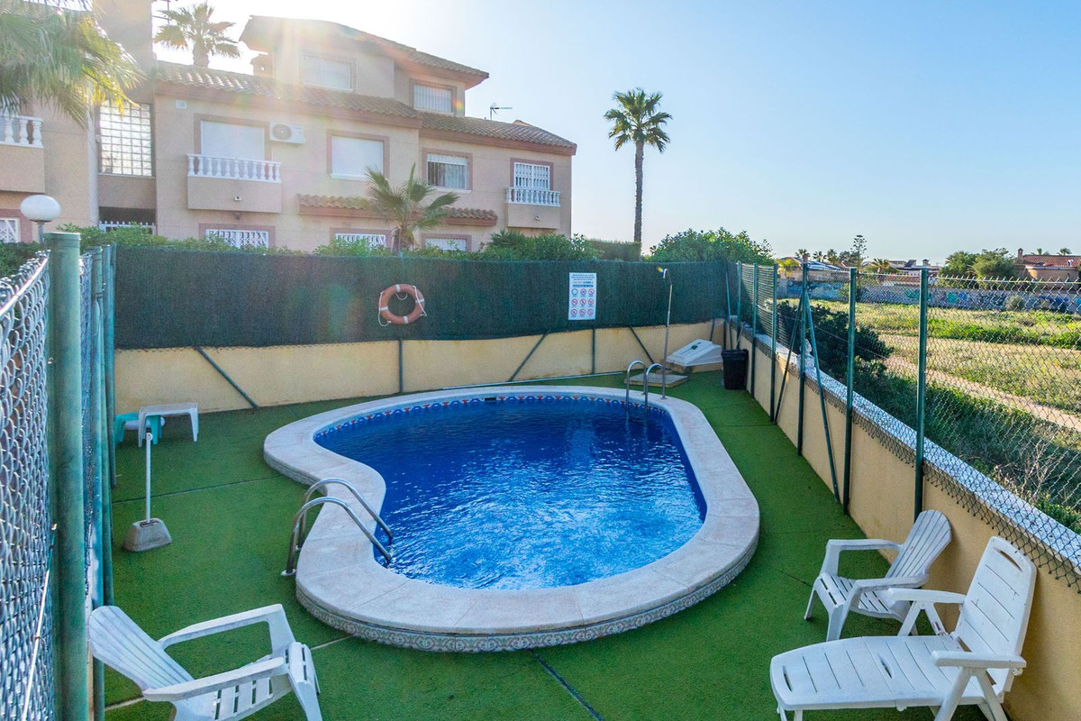 For sale - 3 Bedroom 2 Bathroom House - Townhouse in Torrevieja - Torrevieja Centro  - Alicante