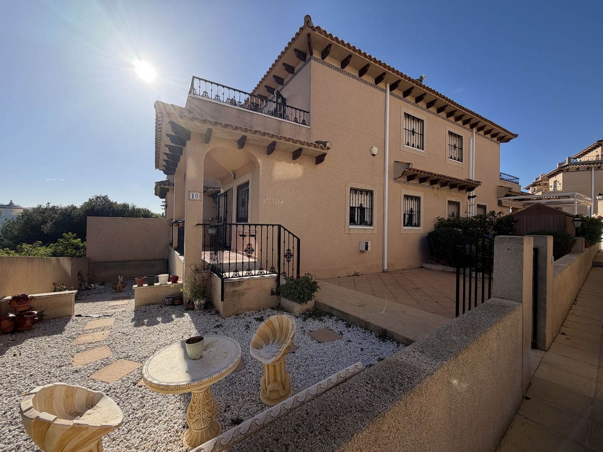 For sale - 3 Bedroom 2 Bathroom House - Semi-Detached House in Orihuela - Orihuela Costa  - Alicante