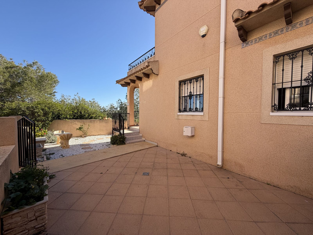 For sale - 3 Bedroom 2 Bathroom House - Semi-Detached House in Orihuela - Orihuela Costa  - Alicante