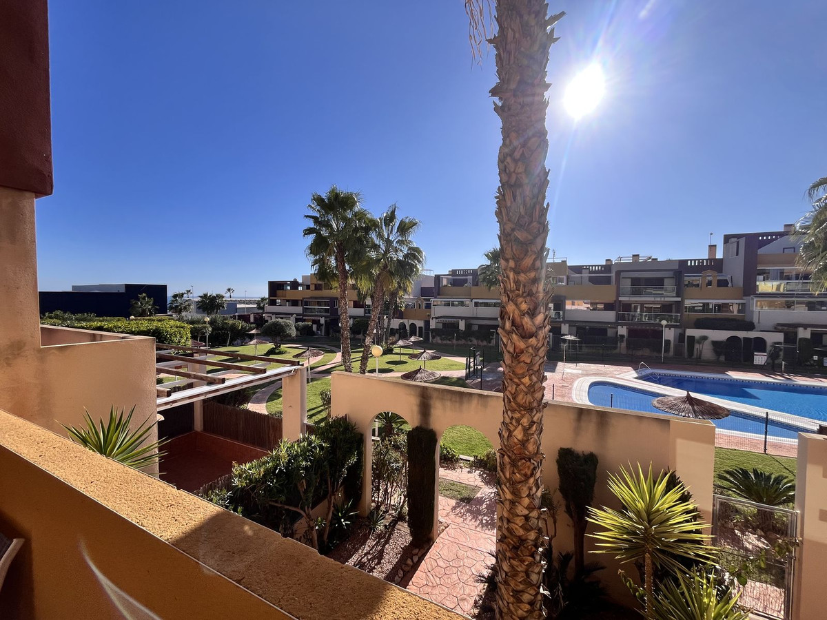For sale - 2 Bedroom 1 Bathroom Apartment - Middle Floor Apartment in Orihuela - Orihuela Costa  - Alicante