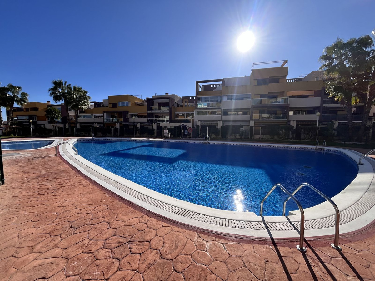 For sale - 2 Bedroom 1 Bathroom Apartment - Middle Floor Apartment in Orihuela - Orihuela Costa  - Alicante