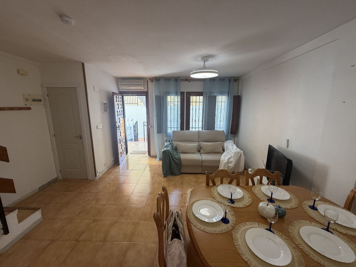 For sale - 4 Bedroom 1 Bathroom House - Townhouse in Torrevieja - La Mata  - Alicante