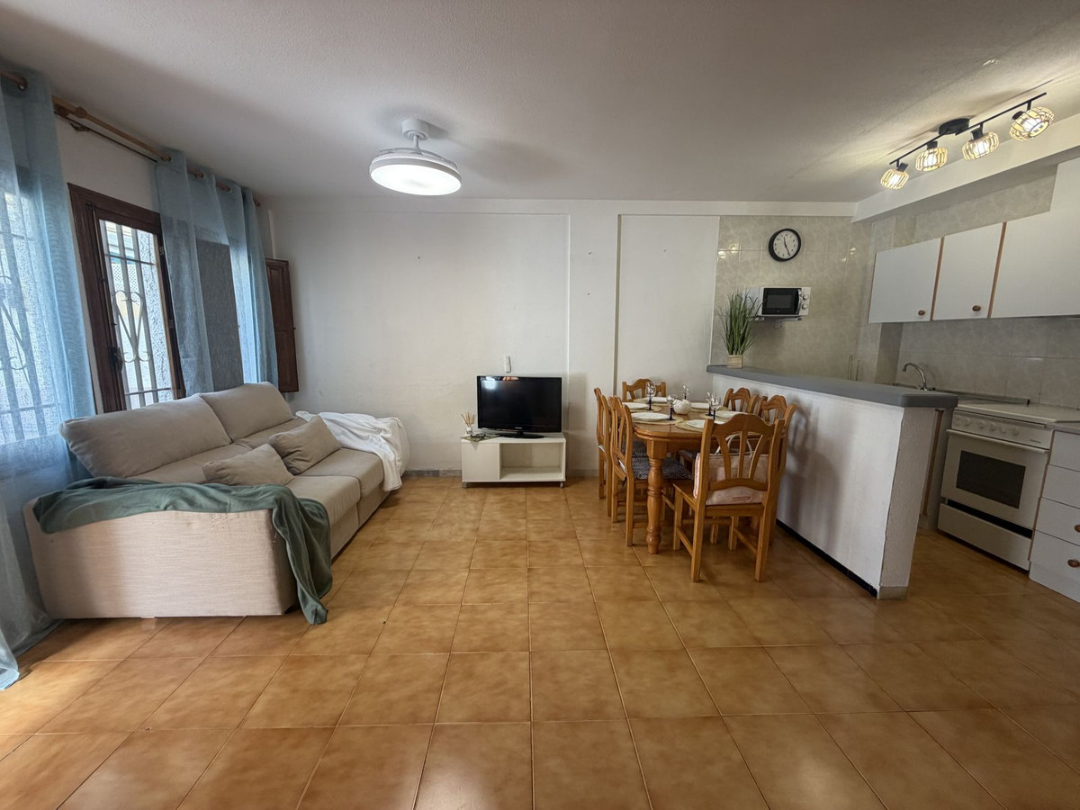 For sale - 4 Bedroom 1 Bathroom House - Townhouse in Torrevieja - La Mata  - Alicante