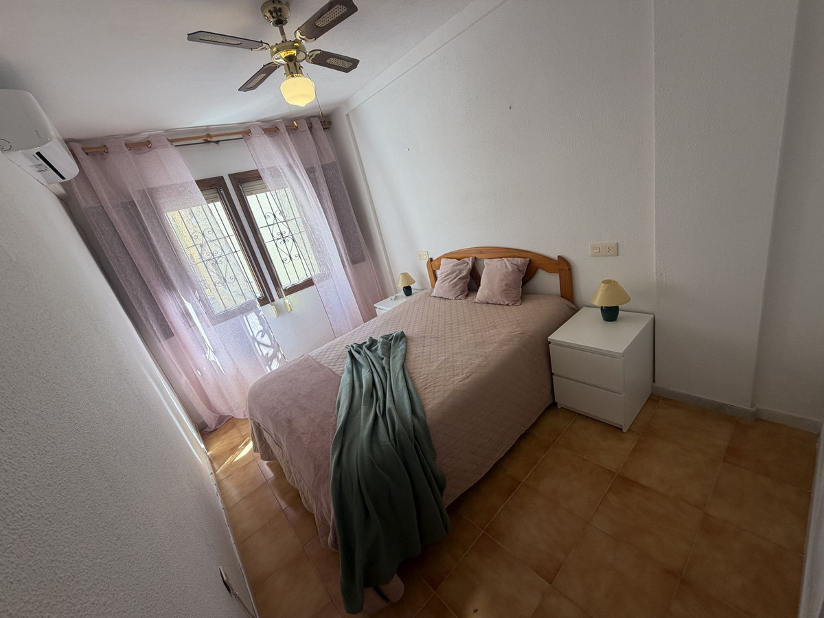 For sale - 4 Bedroom 1 Bathroom House - Townhouse in Torrevieja - La Mata  - Alicante