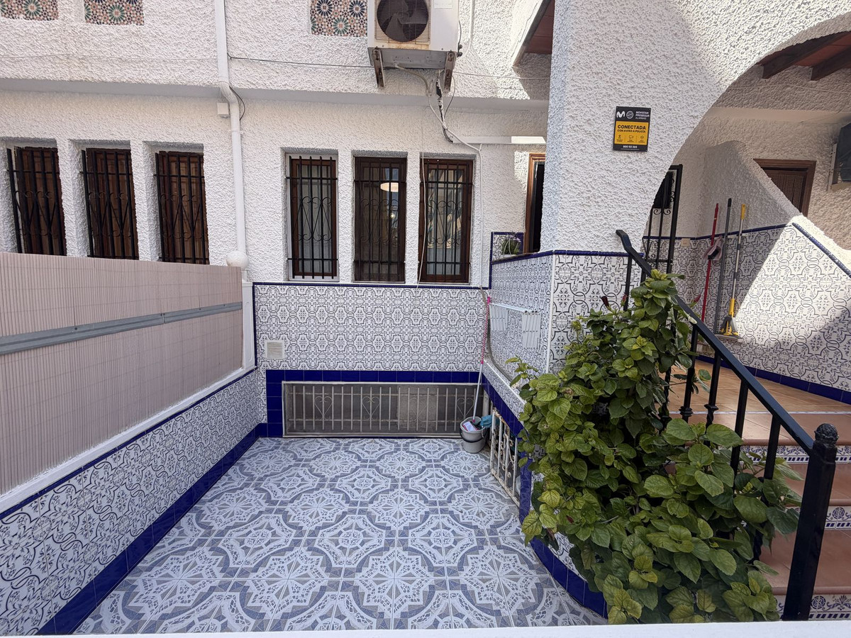 For sale - 4 Bedroom 1 Bathroom House - Townhouse in Torrevieja - La Mata  - Alicante