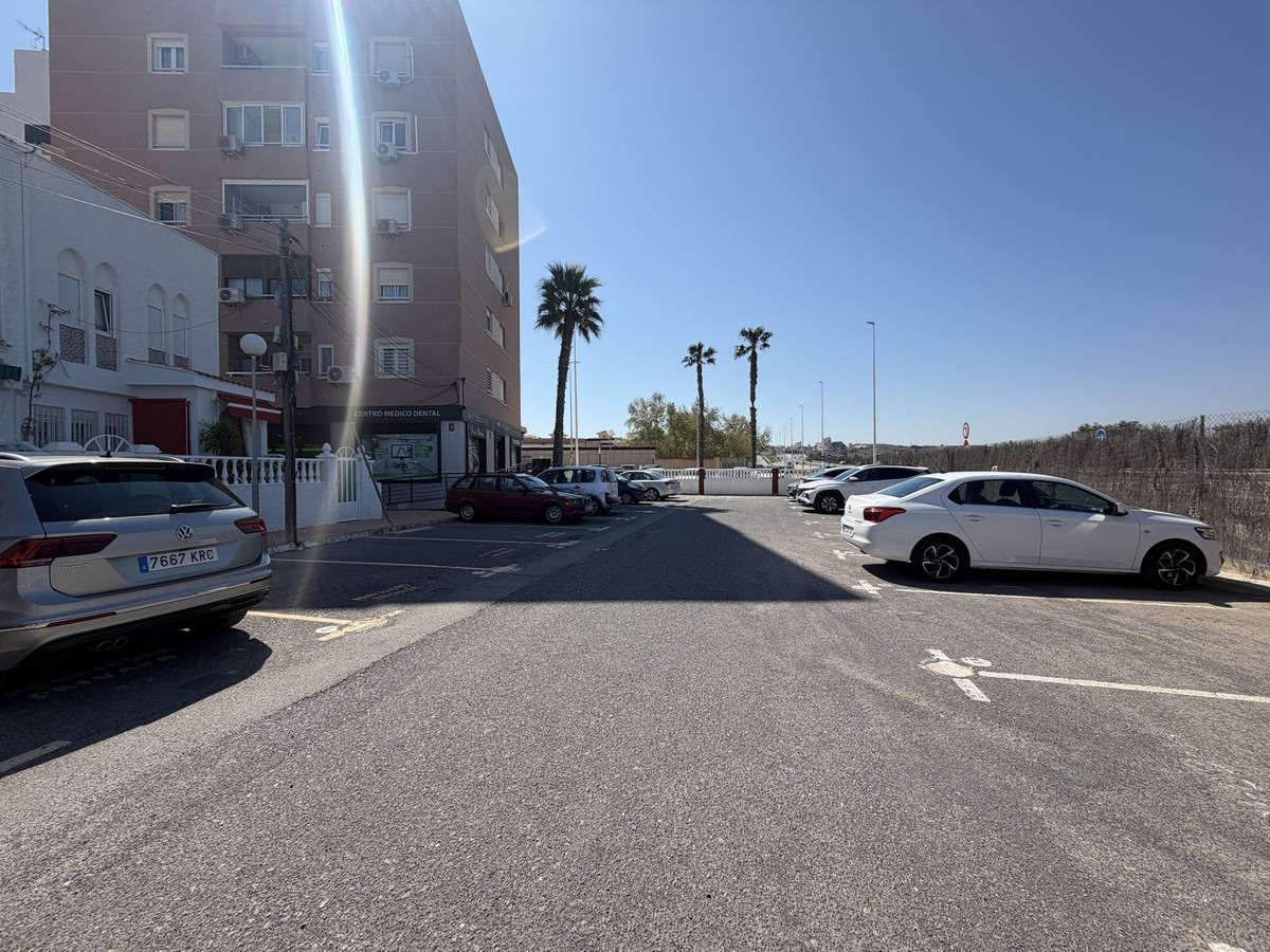 For sale - 4 Bedroom 1 Bathroom House - Townhouse in Torrevieja - La Mata  - Alicante