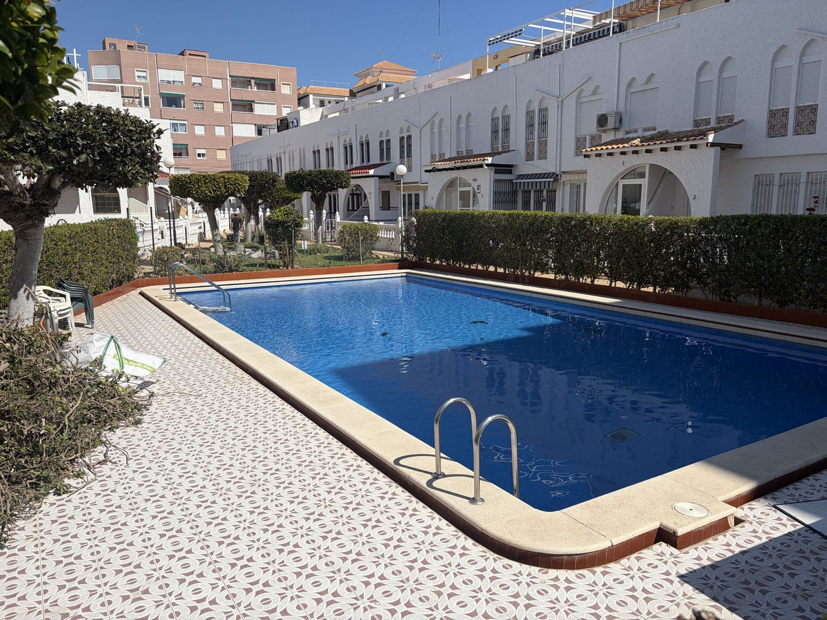 For sale - 4 Bedroom 1 Bathroom House - Townhouse in Torrevieja - La Mata  - Alicante