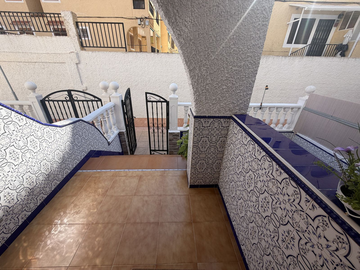 For sale - 4 Bedroom 1 Bathroom House - Townhouse in Torrevieja - La Mata  - Alicante