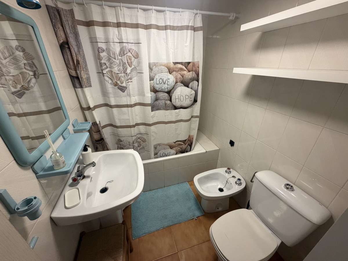 For sale - 4 Bedroom 1 Bathroom House - Townhouse in Torrevieja - La Mata  - Alicante