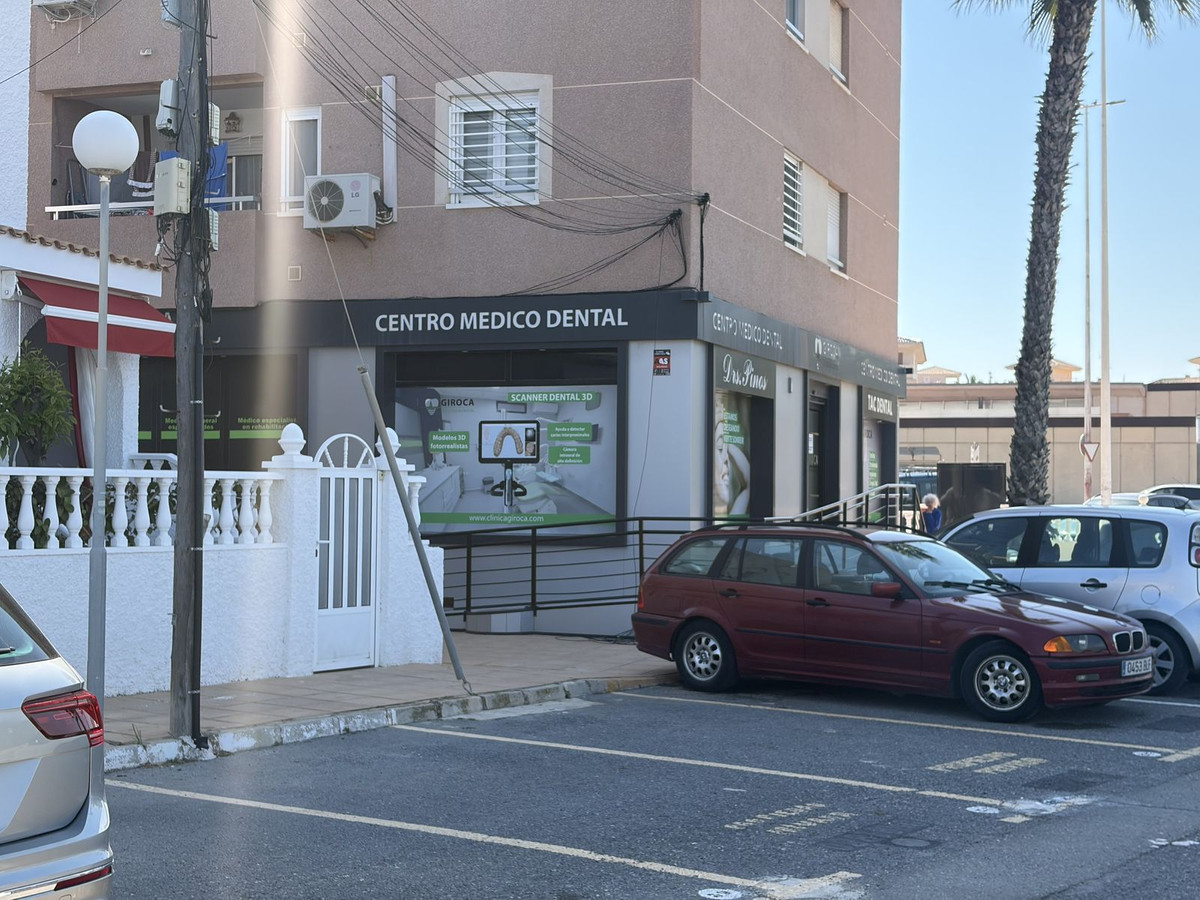 For sale - 4 Bedroom 1 Bathroom House - Townhouse in Torrevieja - La Mata  - Alicante