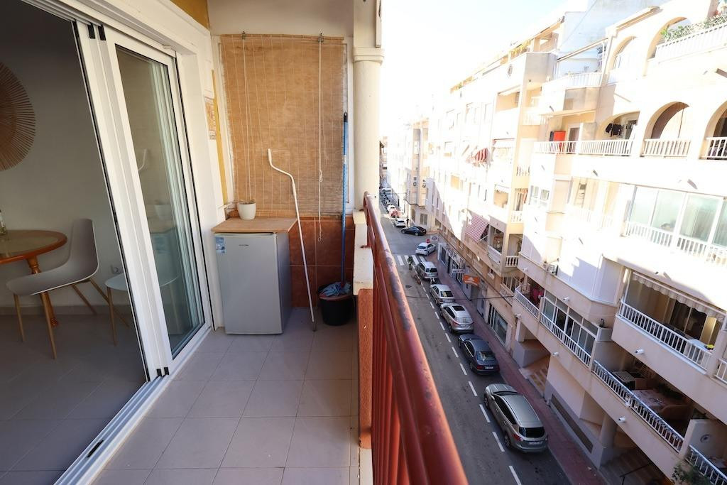 For sale - 1 Bedroom 1 Bathroom Apartment - Middle Floor Apartment in Torrevieja - Torrevieja Centro  - Alicante