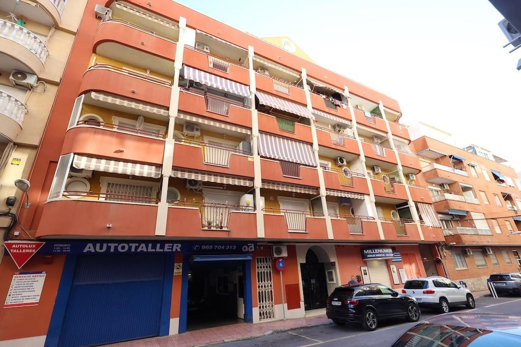For sale - 1 Bedroom 1 Bathroom Apartment - Middle Floor Apartment in Torrevieja - Torrevieja Centro  - Alicante