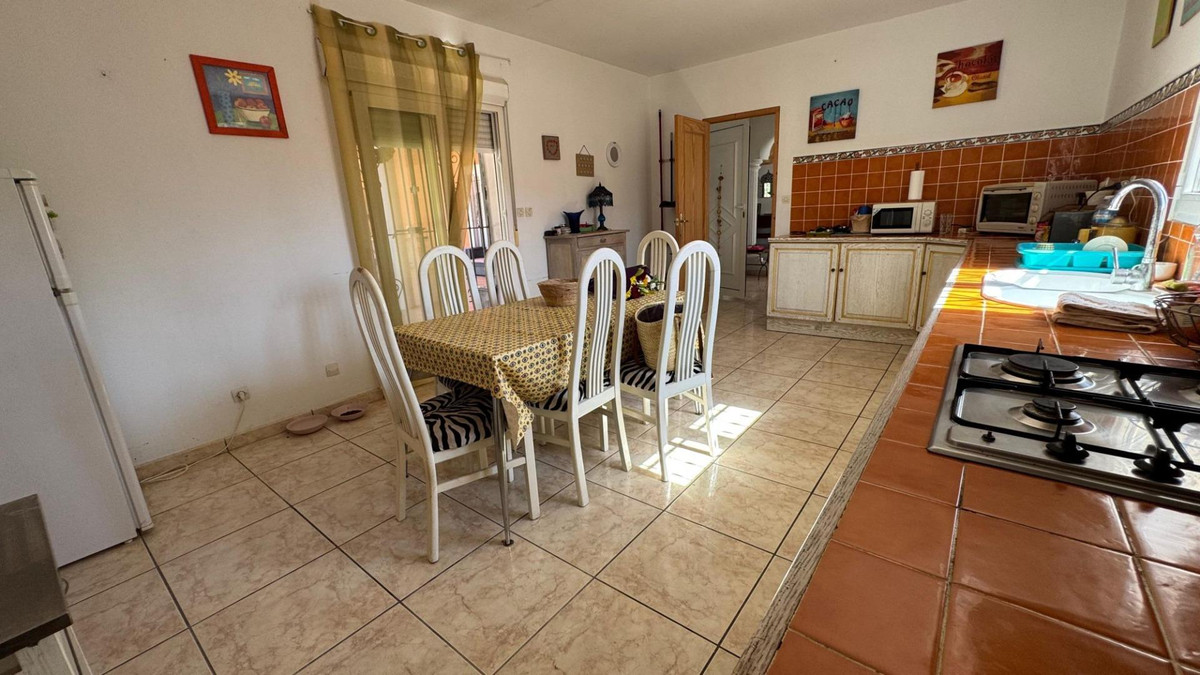 For sale - 6 Bedroom 2 Bathroom House - Finca - Cortijo in Albatera - Albatera Centro  - Alicante
