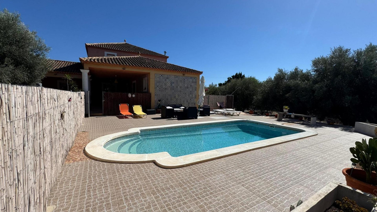 For sale - 6 Bedroom 2 Bathroom House - Finca - Cortijo in Albatera - Albatera Centro  - Alicante