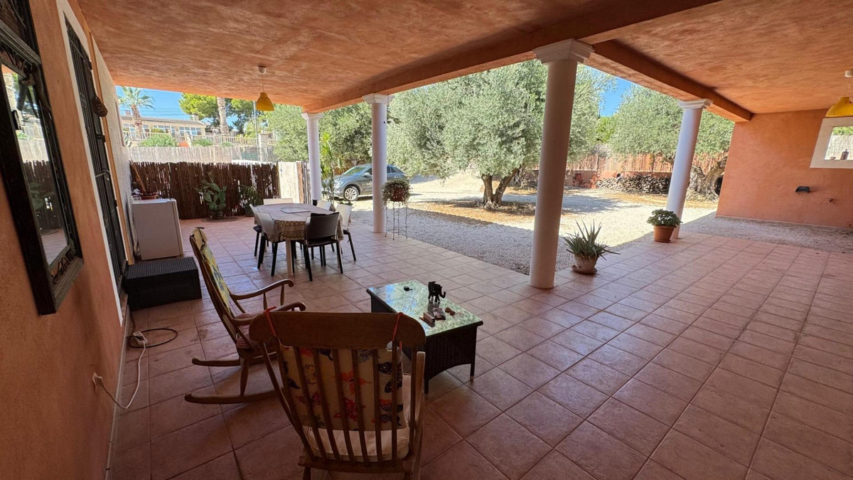 For sale - 6 Bedroom 2 Bathroom House - Finca - Cortijo in Albatera - Albatera Centro  - Alicante
