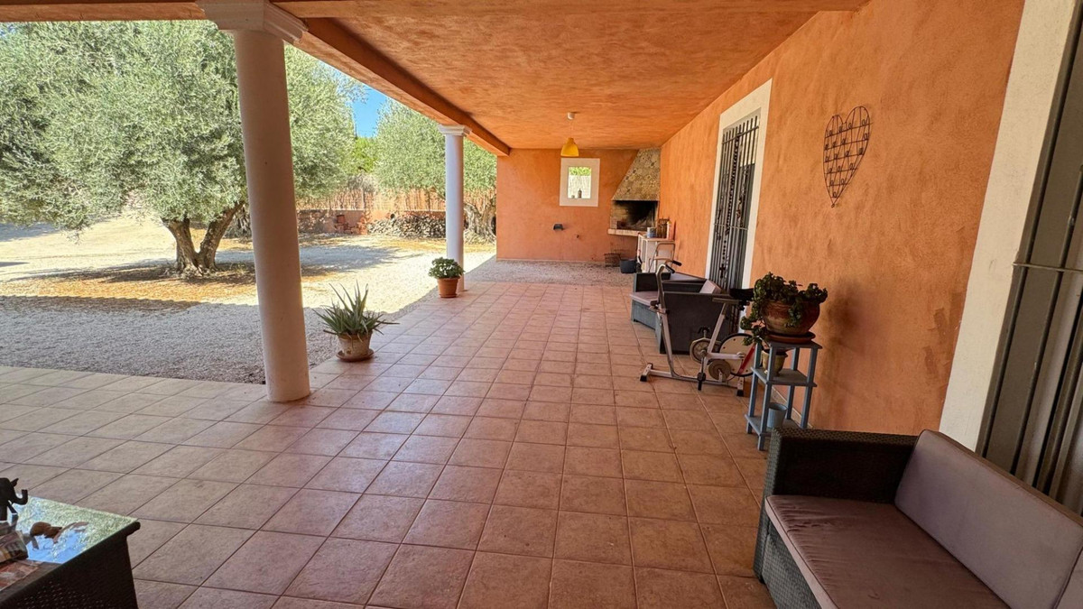 For sale - 6 Bedroom 2 Bathroom House - Finca - Cortijo in Albatera - Albatera Centro  - Alicante