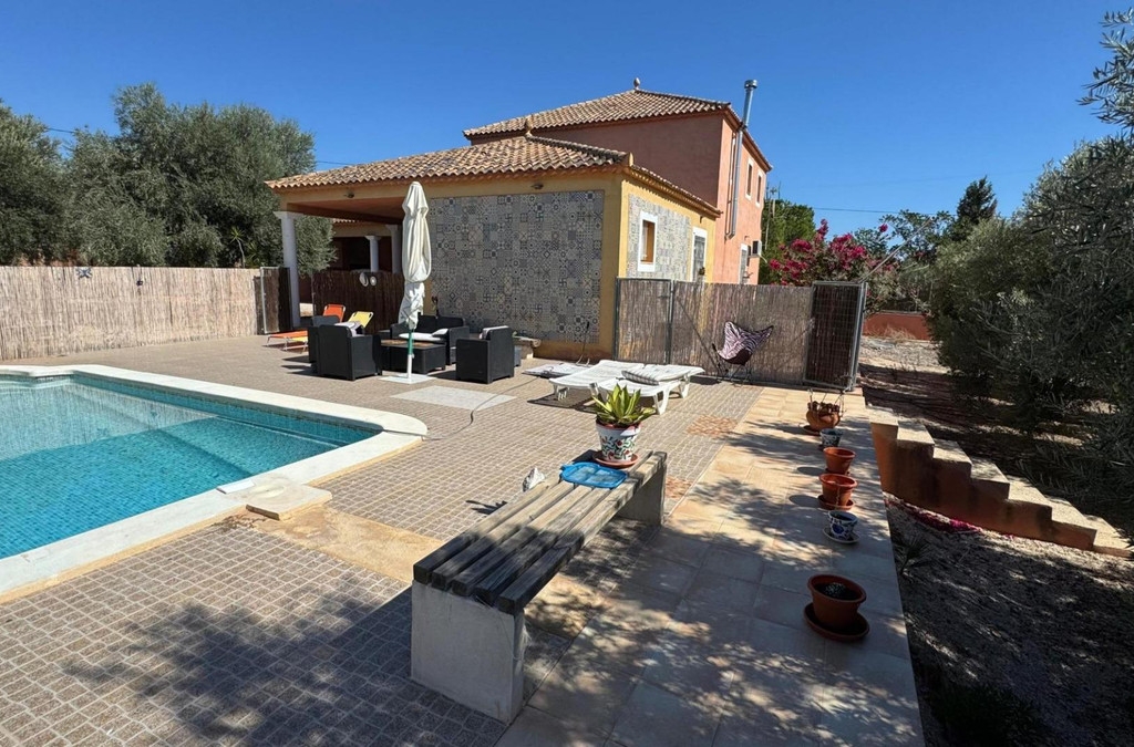 6 Bedroom 2 Bathroom House - Finca - Cortijo in Albatera
