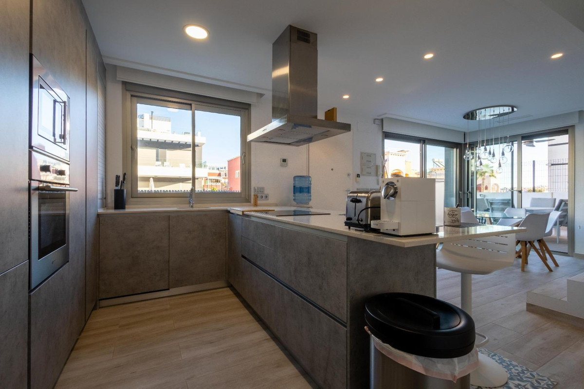 For sale - 4 Bedroom 3 Bathroom House - Detached Villa in Orihuela - Orihuela Costa  - Alicante