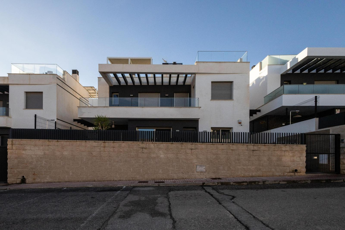For sale - 4 Bedroom 3 Bathroom House - Detached Villa in Orihuela - Orihuela Costa  - Alicante
