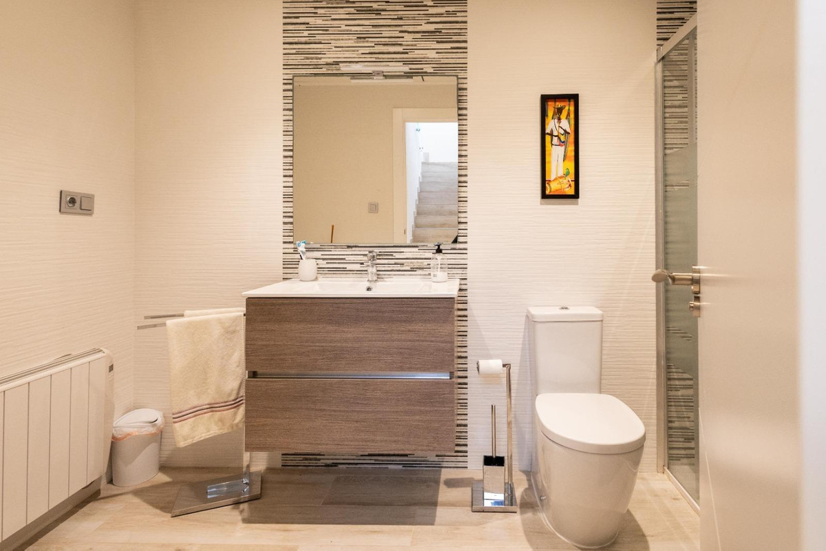 For sale - 4 Bedroom 3 Bathroom House - Detached Villa in Orihuela - Orihuela Costa  - Alicante