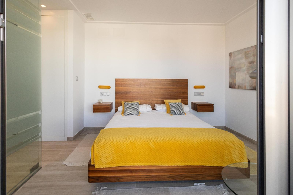 For sale - 4 Bedroom 3 Bathroom House - Detached Villa in Orihuela - Orihuela Costa  - Alicante