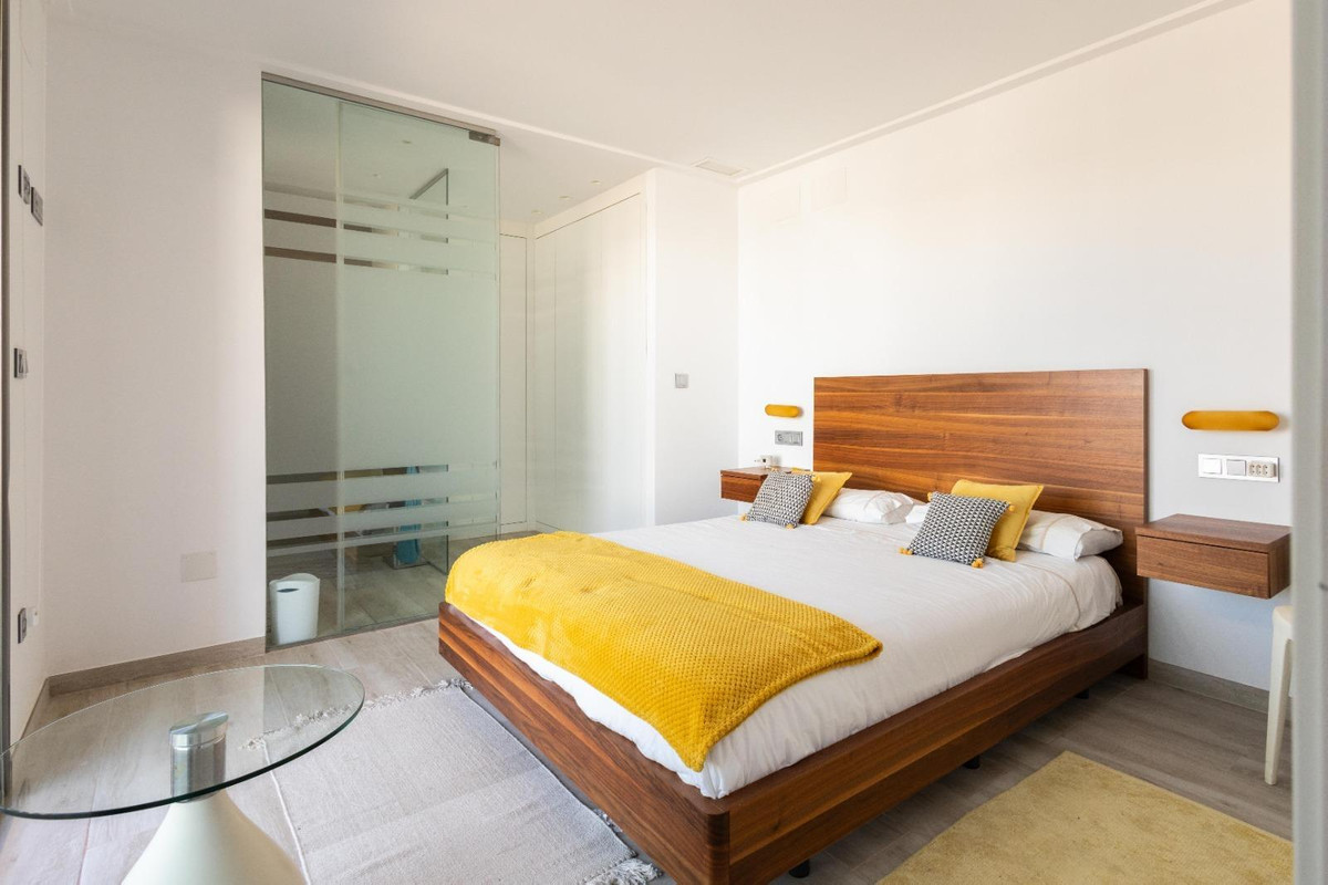 For sale - 4 Bedroom 3 Bathroom House - Detached Villa in Orihuela - Orihuela Costa  - Alicante