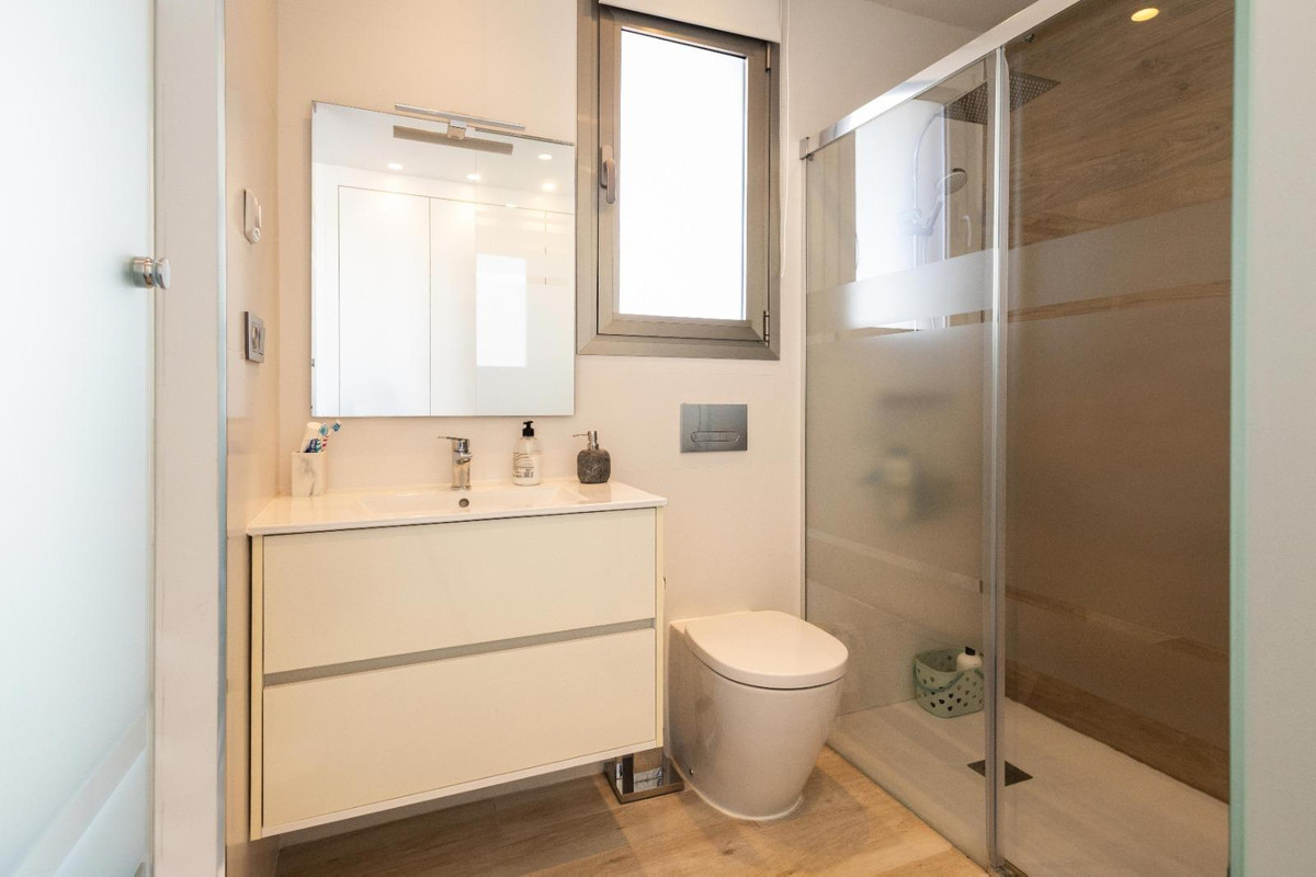 For sale - 4 Bedroom 3 Bathroom House - Detached Villa in Orihuela - Orihuela Costa  - Alicante