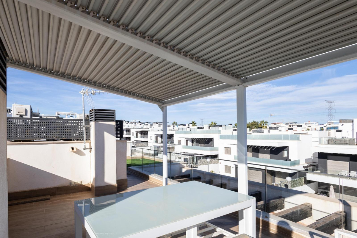 For sale - 4 Bedroom 3 Bathroom House - Detached Villa in Orihuela - Orihuela Costa  - Alicante