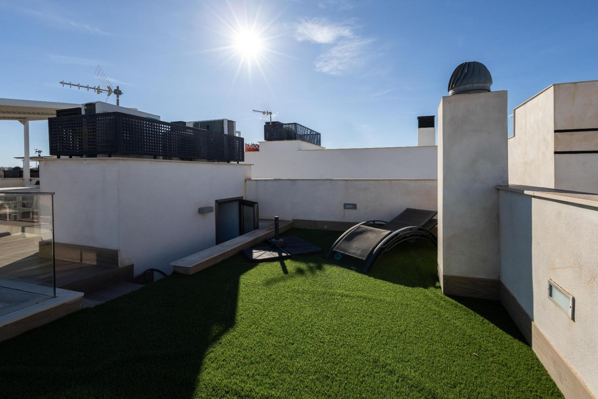 For sale - 4 Bedroom 3 Bathroom House - Detached Villa in Orihuela - Orihuela Costa  - Alicante