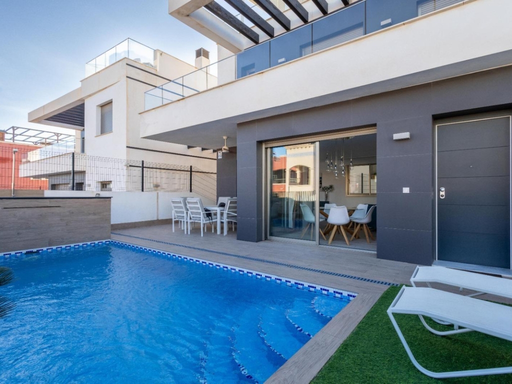 4 Bedroom 3 Bathroom House - Detached Villa in Orihuela