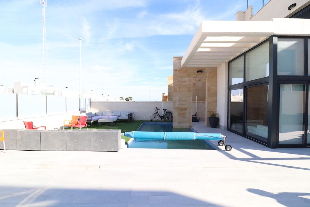 For sale - 3 Bedroom 3 Bathroom House - Detached Villa in Orihuela - Lomas de Cabo Roig  - Alicante