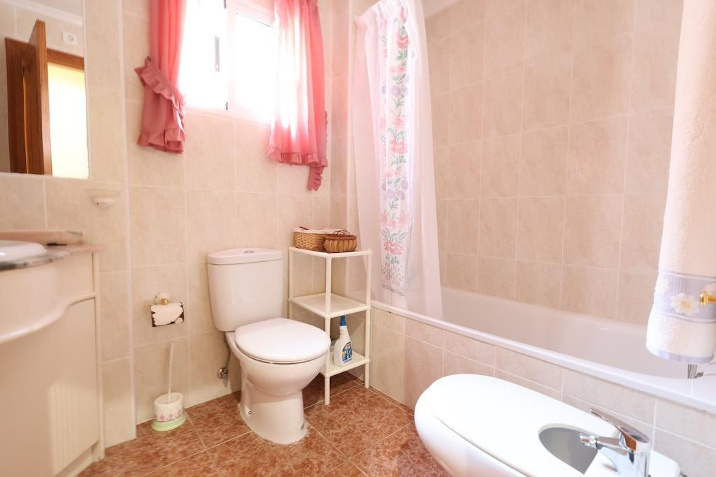 For sale - 3 Bedroom 2 Bathroom House - Detached Villa in Torrevieja - Torrevieja Centro  - Alicante