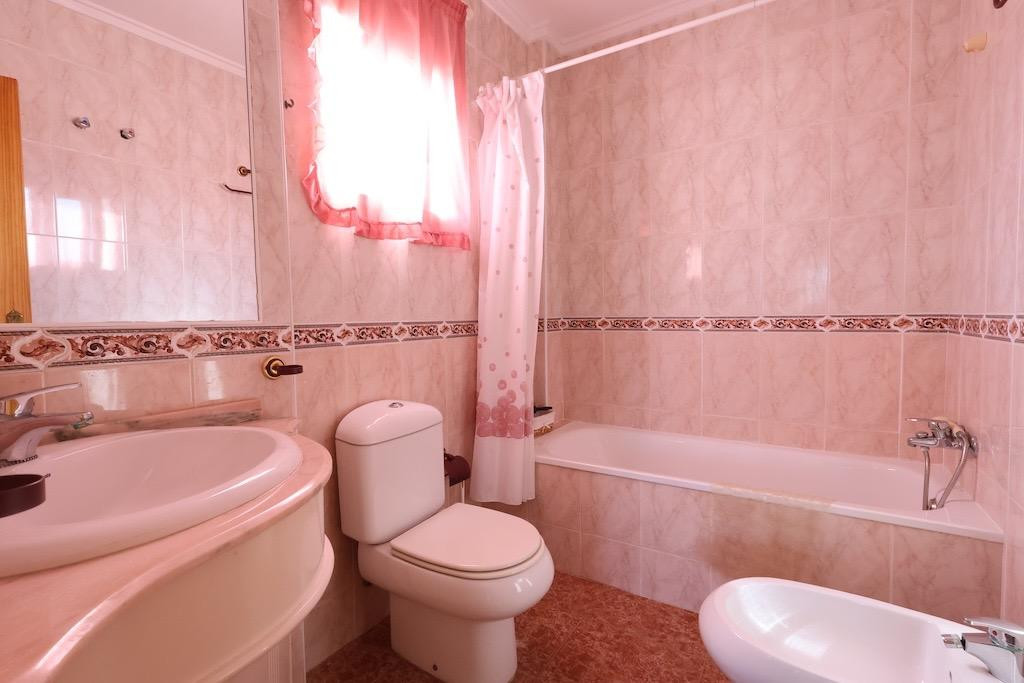 For sale - 3 Bedroom 2 Bathroom House - Detached Villa in Torrevieja - Torrevieja Centro  - Alicante