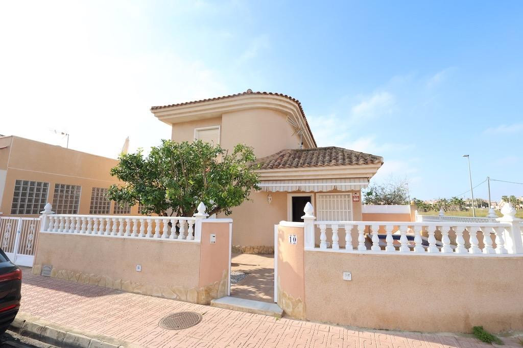 For sale - 3 Bedroom 2 Bathroom House - Detached Villa in Torrevieja - Torrevieja Centro  - Alicante