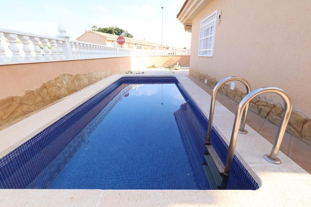 For sale - 3 Bedroom 2 Bathroom House - Detached Villa in Torrevieja - Torrevieja Centro  - Alicante