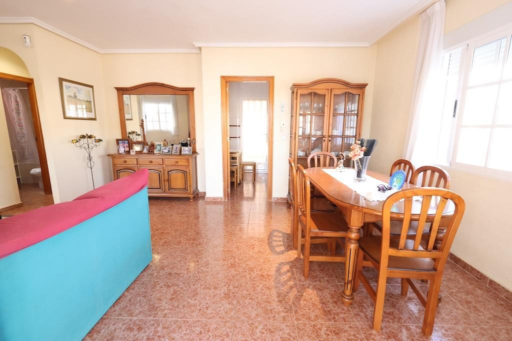 For sale - 3 Bedroom 2 Bathroom House - Detached Villa in Torrevieja - Torrevieja Centro  - Alicante