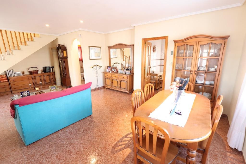 For sale - 3 Bedroom 2 Bathroom House - Detached Villa in Torrevieja - Torrevieja Centro  - Alicante