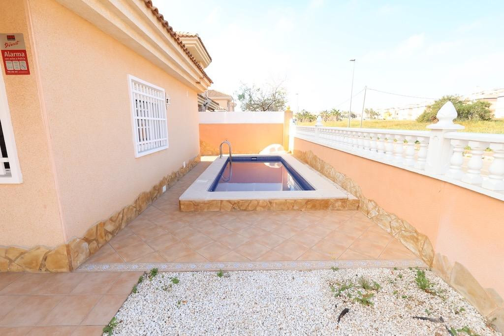 For sale - 3 Bedroom 2 Bathroom House - Detached Villa in Torrevieja - Torrevieja Centro  - Alicante