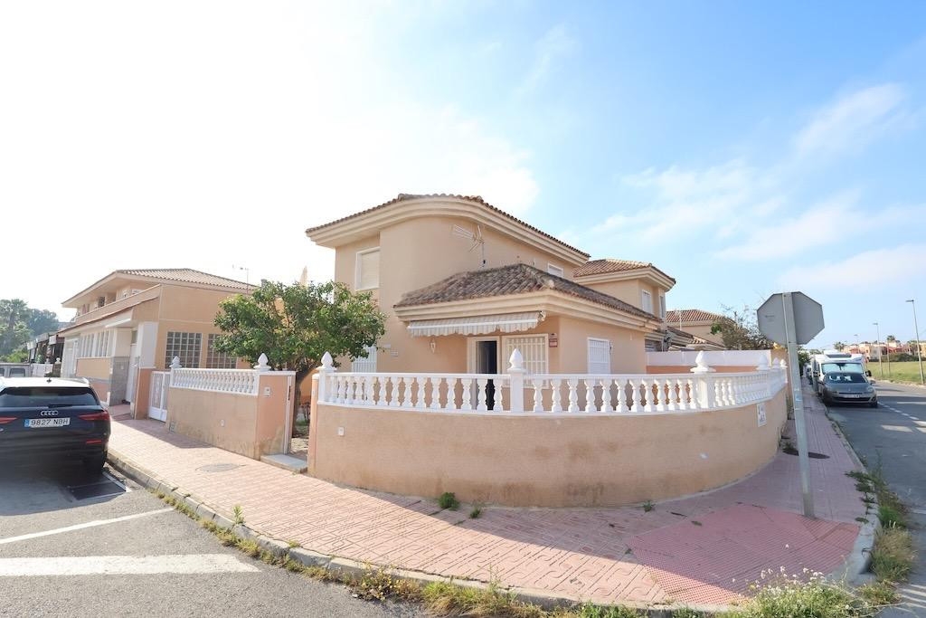 3 Bedroom 2 Bathroom House - Detached Villa in Torrevieja