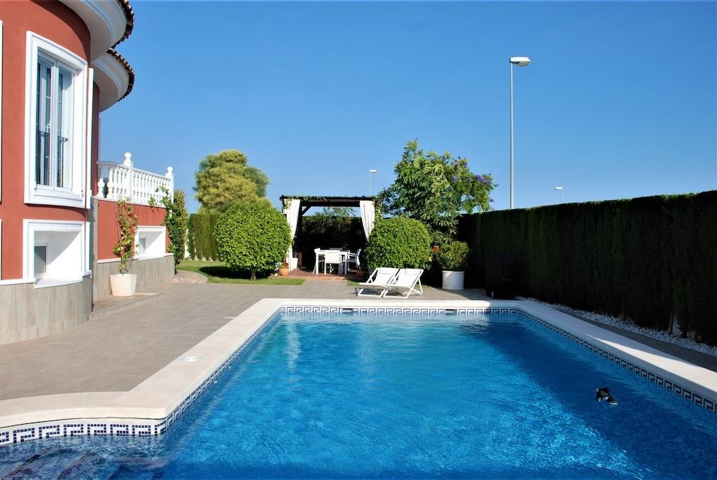 For sale - 5 Bedroom 4 Bathroom House - Detached Villa in Rojales - Rojales Centro  - Alicante