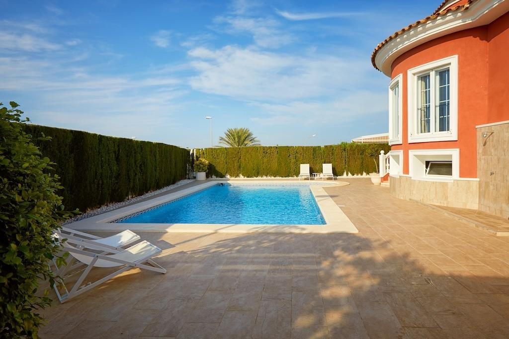 For sale - 5 Bedroom 4 Bathroom House - Detached Villa in Rojales - Rojales Centro  - Alicante