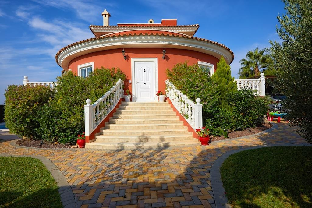 For sale - 5 Bedroom 4 Bathroom House - Detached Villa in Rojales - Rojales Centro  - Alicante