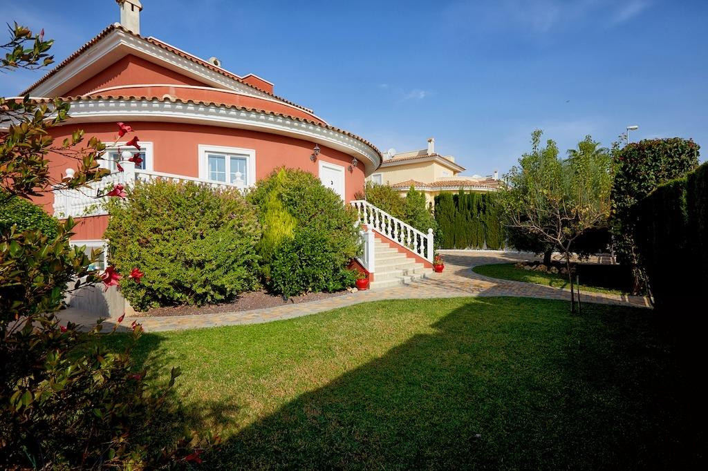 For sale - 5 Bedroom 4 Bathroom House - Detached Villa in Rojales - Rojales Centro  - Alicante